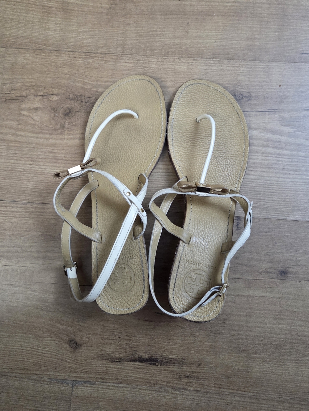 Tory Burch Kailey Wedge Thong Bow Logo Sandals - Picture 8 of 12